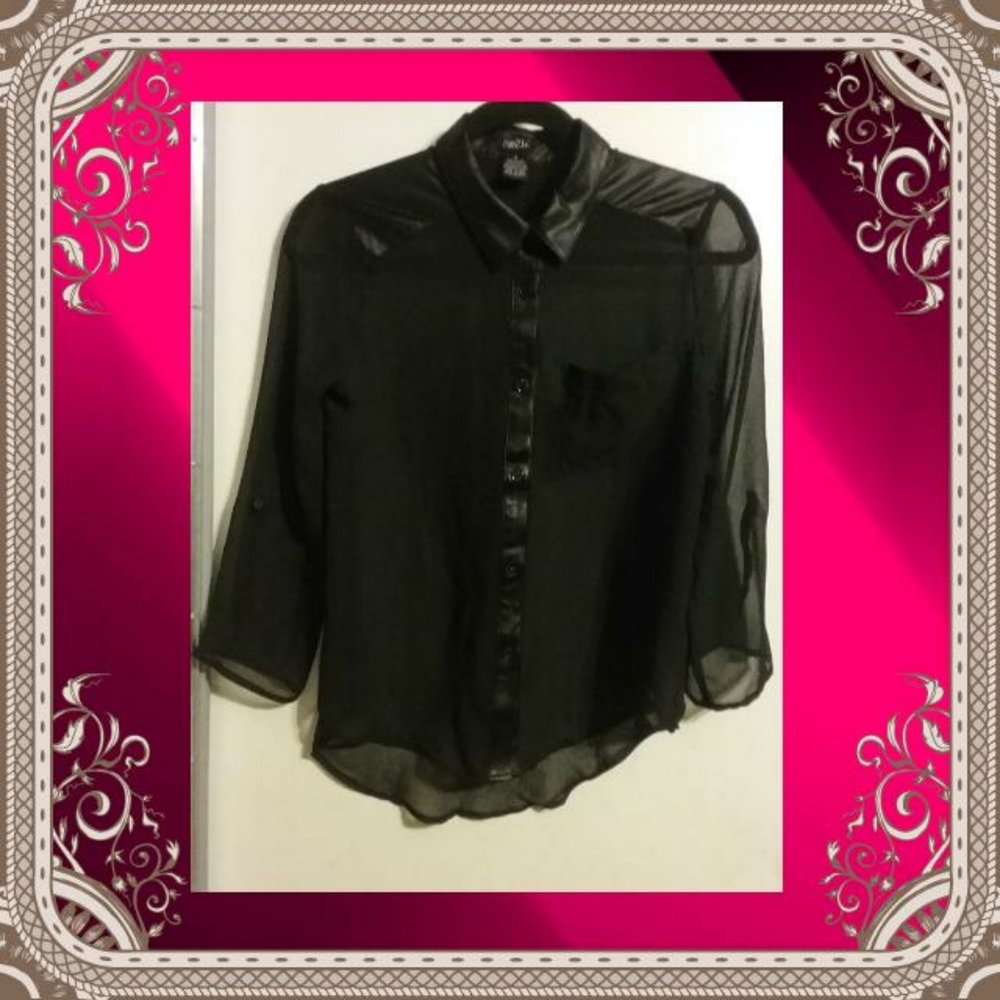 RUE 21 Beautiful Dressy Long Sleeve  Blouse